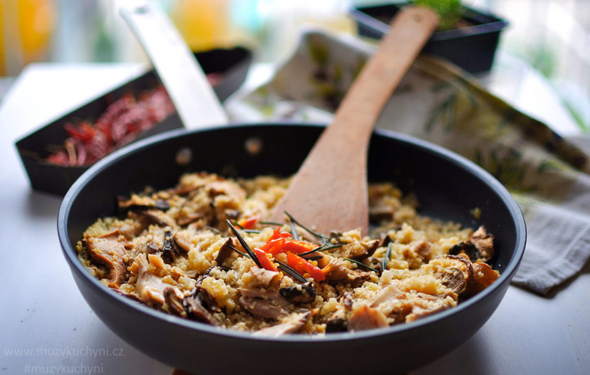 recept, oběd, večeře, kuřecí maso, stehno, prsa, houby, chilli, česnek, maso z oběda, fitrecept, fitness recept